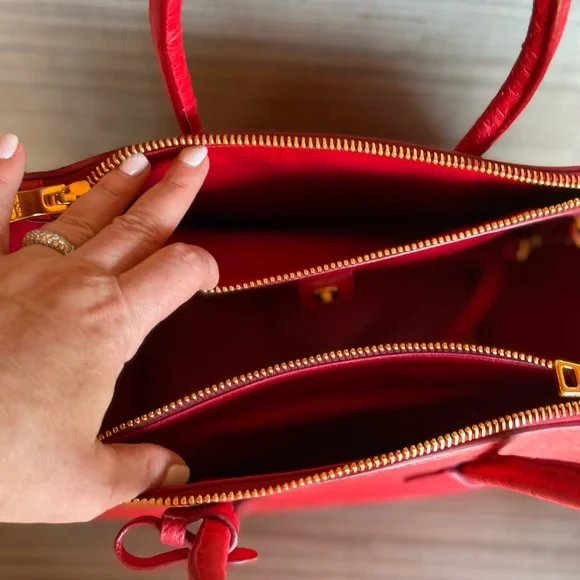 Prada GORGEOUS Ostrich leather coral  handbag , gold tone hardware - Picture 6 of 6